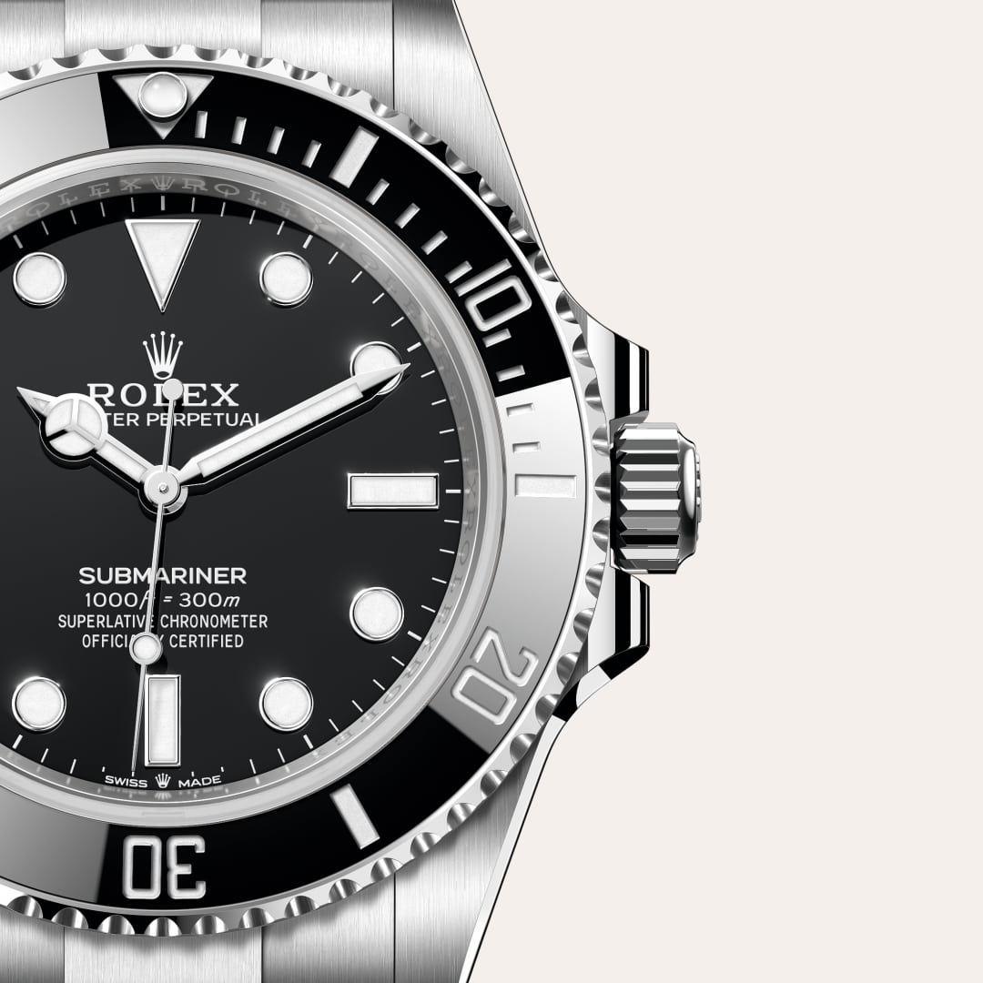 Rolex Submariner in Oystersteel with a black dial, unidirectional rotatable 60-minute graduated, scratch-resistant cerachrom insert in black ceramic, numerals and graduations coated in platinum bezel, and Oyster bracelet.