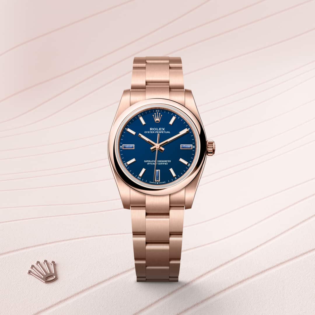Rolex Oyster Perpetual 34 in 18 ct Everose gold with a blue stone dial, domed bezel, and Oyster bracelet.