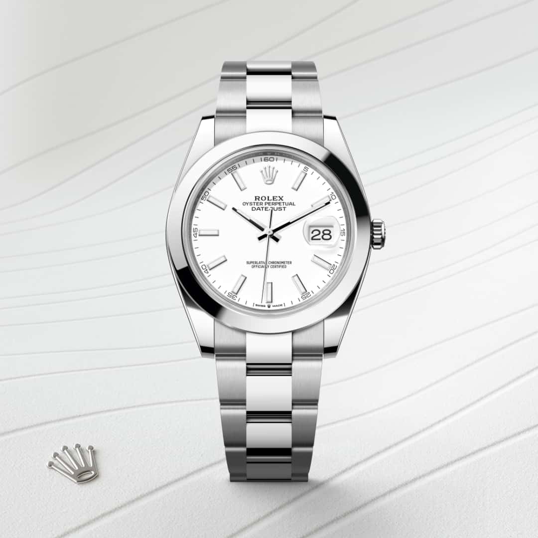 Rolex Datejust 41 in Oystersteel with a white dial, smooth bezel, and Oyster bracelet.