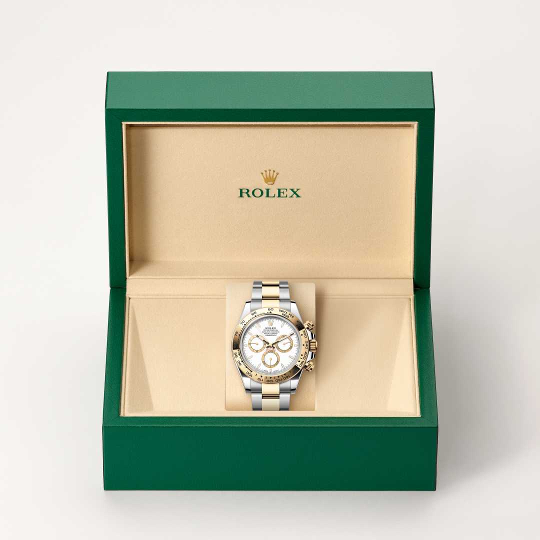 Rolex Cosmograph Daytona in Yellow Rolesor with a white, golden counter rings dial, fixed, with engraved tachymetric scale, in yellow gold bezel, and Oyster bracelet.