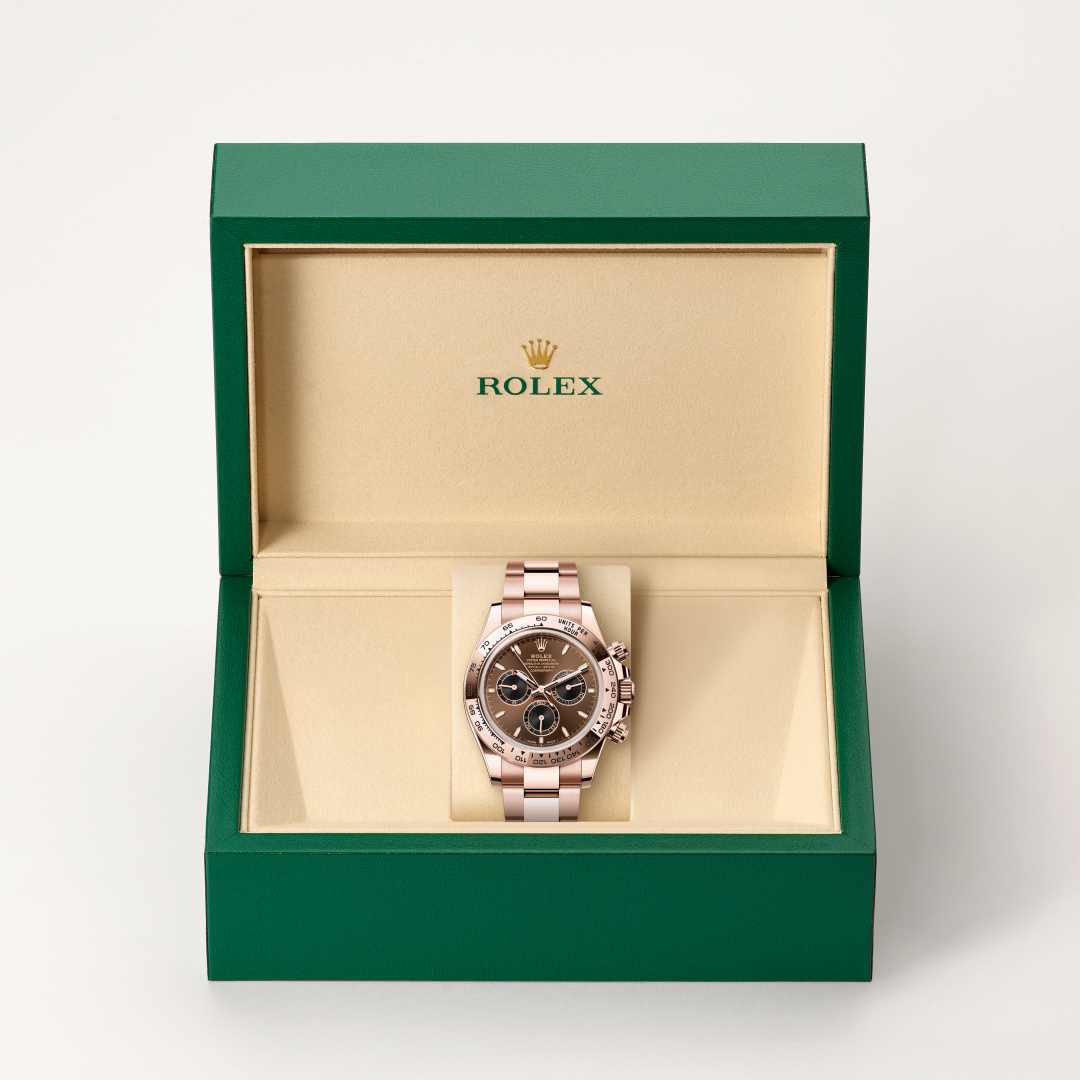 Rolex Cosmograph Daytona in 18 ct Everose gold with a bright chocolate and black dial, fixed, with engraved tachymetric scale, in 18 ct everose gold bezel, and Oyster bracelet.