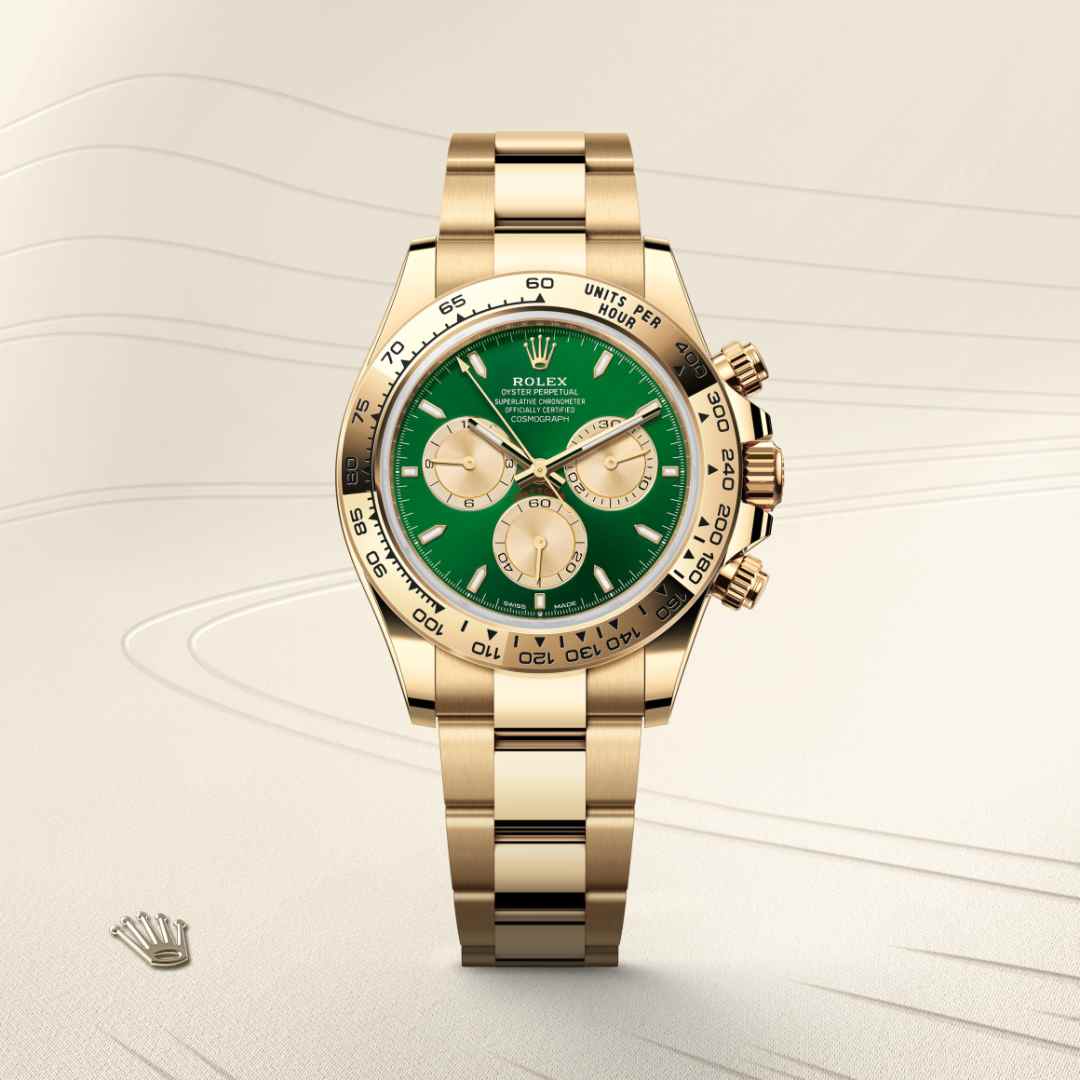 Rolex Cosmograph Daytona in 18 kt yellow gold with a bright green and golden dial, fixed, with engraved tachymetric scale, in 18 kt yellow gold bezel, and Oyster bracelet.