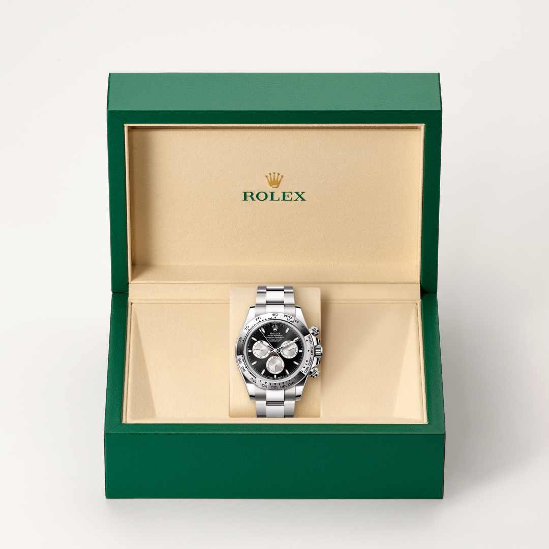 Rolex Cosmograph Daytona in 18 kt white gold with a bright black and steel dial, fixed, with engraved tachymetric scale, in 18 kt white gold bezel, and Oyster bracelet.