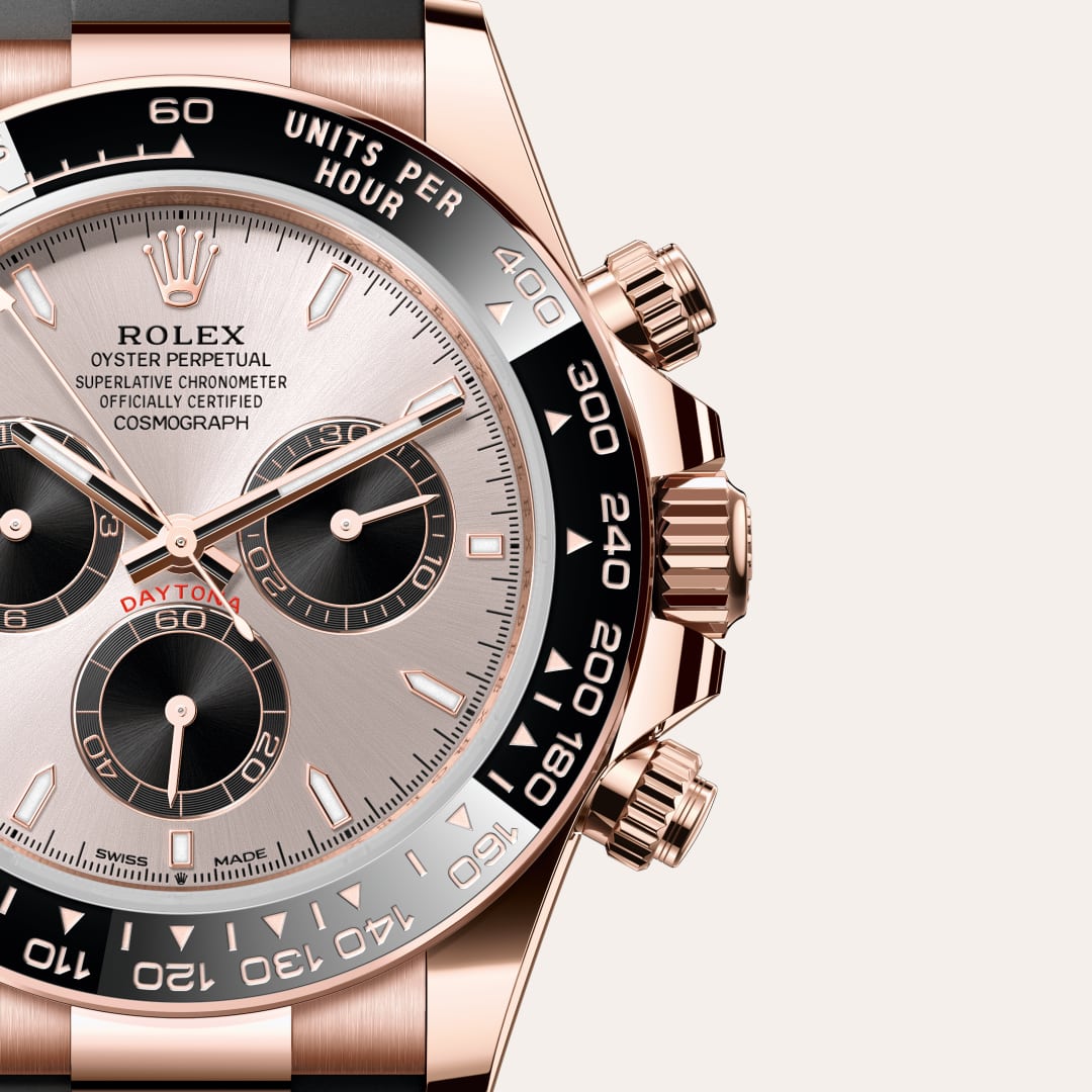 Rolex Cosmograph Daytona in 18 kt Everose gold with a sundust and bright black dial, black monobloc cerachrom bezel in ceramic with moulded tachymetric scale bezel, and Oysterflex bracelet.