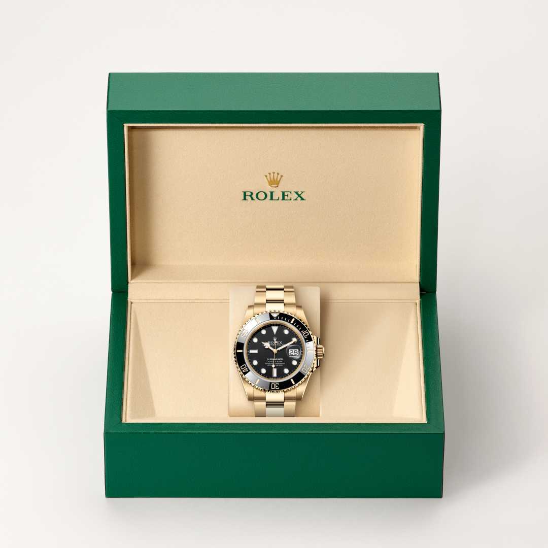 Rolex Submariner Date in 18 kt yellow gold with a black dial, unidirectional rotatable 60-minute graduated, scratch-resistant cerachrom insert in black ceramic, numerals and graduations coated in gold bezel, and Oyster bracelet.