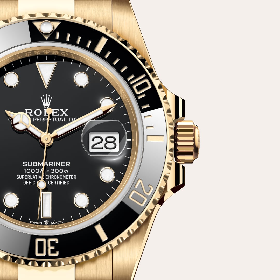 Rolex Submariner Date in 18 kt yellow gold with a black dial, unidirectional rotatable 60-minute graduated, scratch-resistant cerachrom insert in black ceramic, numerals and graduations coated in gold bezel, and Oyster bracelet.