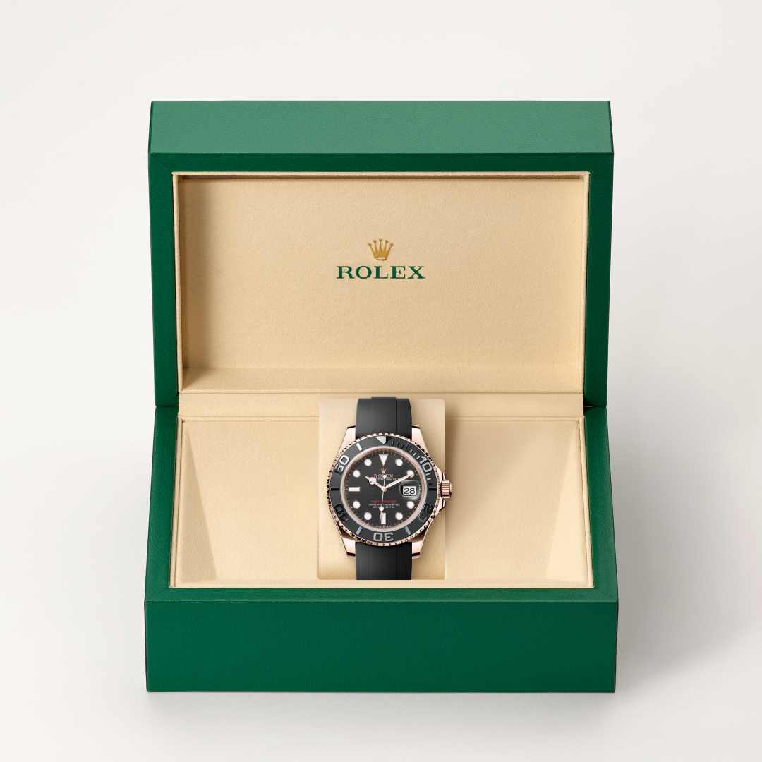 Rolex Yacht-Master 40 in 18 kt Everose gold with a intense black dial, bidirectional rotatable 60-minute graduated bezel with matt black cerachrom insert in ceramic, polished raised numerals and graduations bezel, and Oysterflex bracelet.
