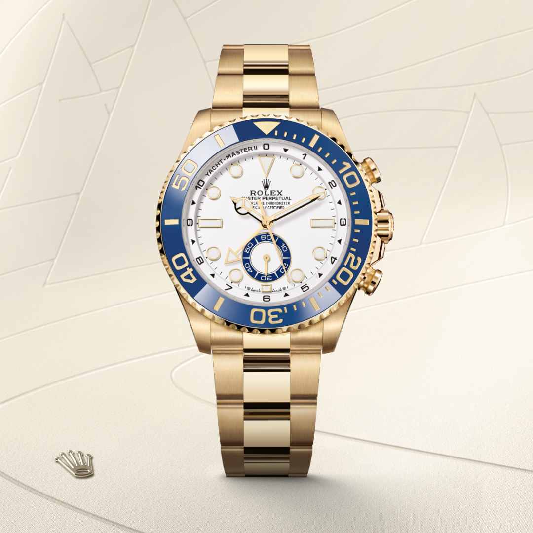Rolex Yacht-Master II in 18 ct yellow gold with a white dial, bidirectional rotatable 60-minute graduated bezel with blue cerachrom insert in ceramic. moulded, recessed graduations and numerals coated with gold bezel, and Oyster bracelet.