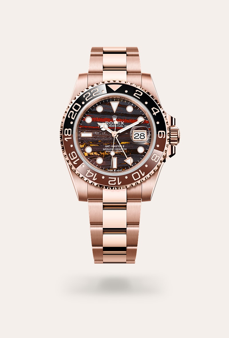 Rolex GMT-Master II in 18 kt Everose gold with a tiger iron dial, bidirectional rotatable 24-hour graduated bezel. two-colour brown and black cerachrom insert in ceramic, moulded numerals and graduations bezel, and Oyster bracelet.