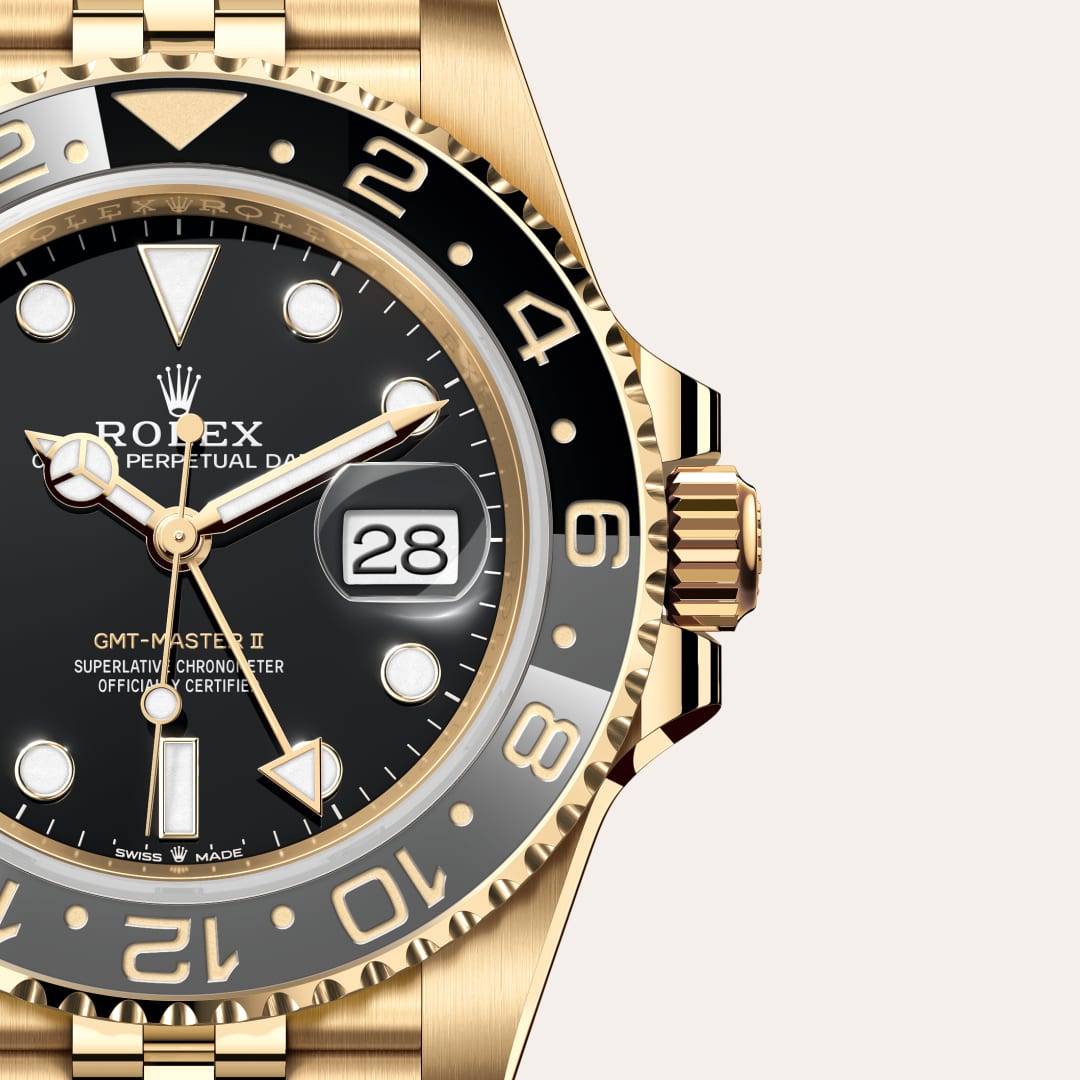 Rolex GMT-Master II in 18 kt yellow gold with a black dial, bidirectional rotatable 24-hour graduated bezel. two-colour grey and black cerachrom insert in ceramic, moulded numerals and graduations bezel, and Jubilee bracelet.