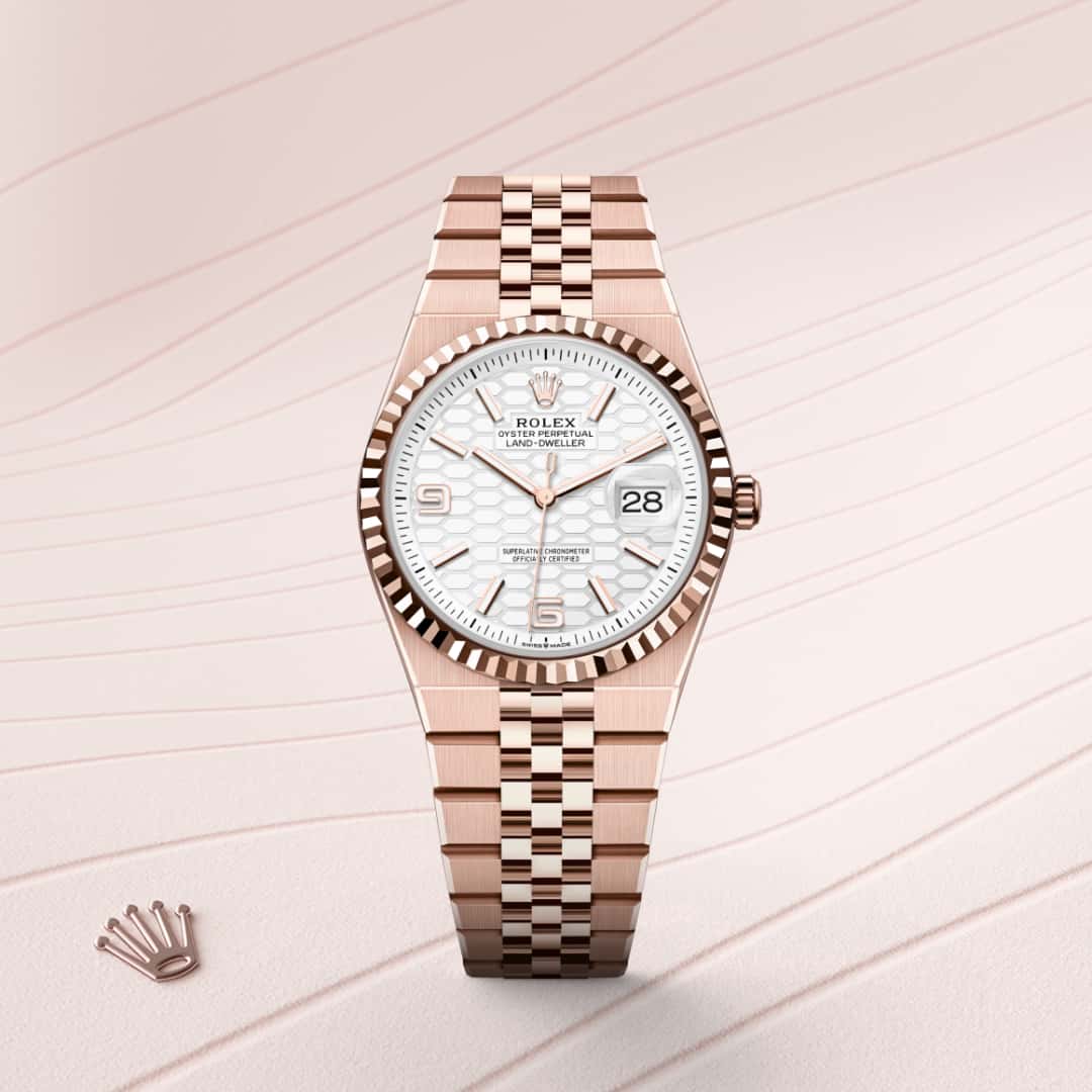 Rolex Land-Dweller 36 in 18 kt Everose gold with a intense white, honeycomb motif dial, fluted bezel, and Flat Jubilee bracelet.