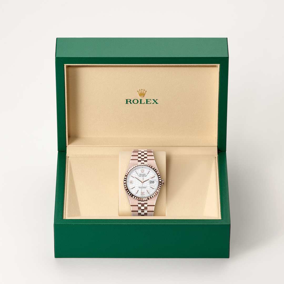 Rolex Land-Dweller 36 in 18 kt Everose gold with a intense white, honeycomb motif dial, fluted bezel, and Flat Jubilee bracelet.