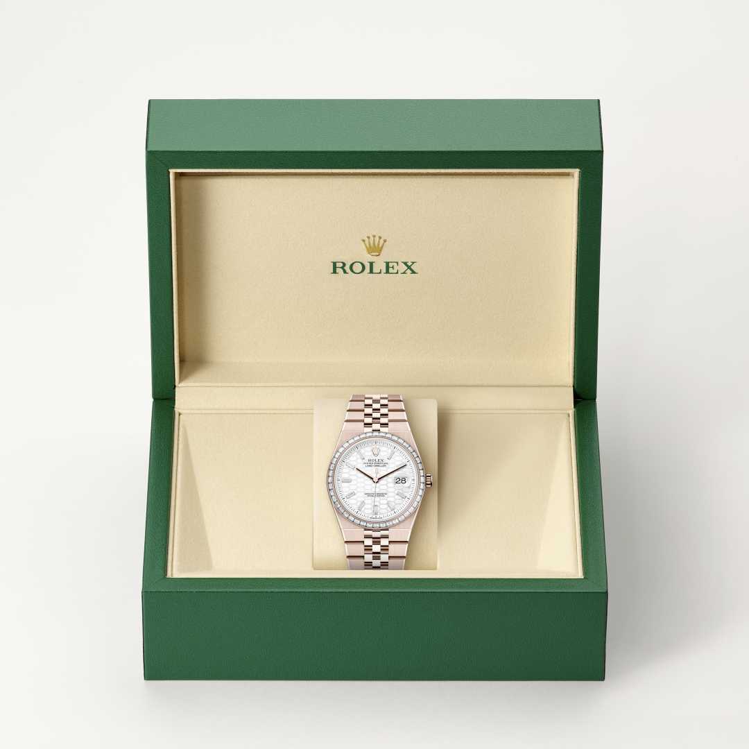 Rolex Land-Dweller 36 in 18 kt Everose gold with a intense white, honeycomb motif set with diamonds dial, set with diamonds bezel, and Flat Jubilee bracelet.