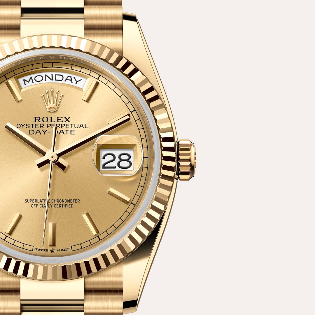 Rolex Day-Date 36 in 18 kt yellow gold with a champagne-colour dial, fluted bezel, and President bracelet.
