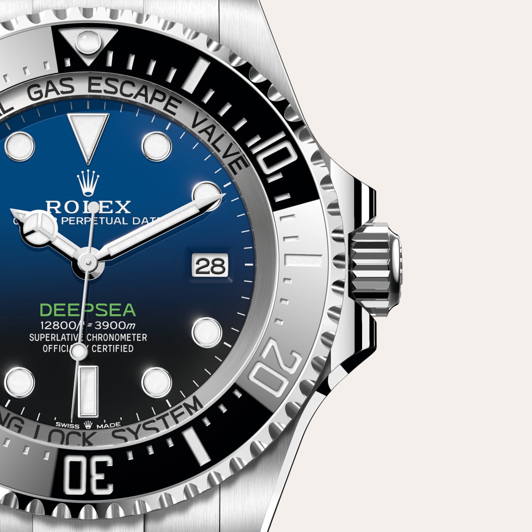 Rolex Rolex Deepsea in Oystersteel with a d-blue dial, unidirectional rotatable 60-minute graduated, scratch-resistant cerachrom insert in black ceramic, numerals and graduations coated in platinum bezel, and Oyster bracelet.
