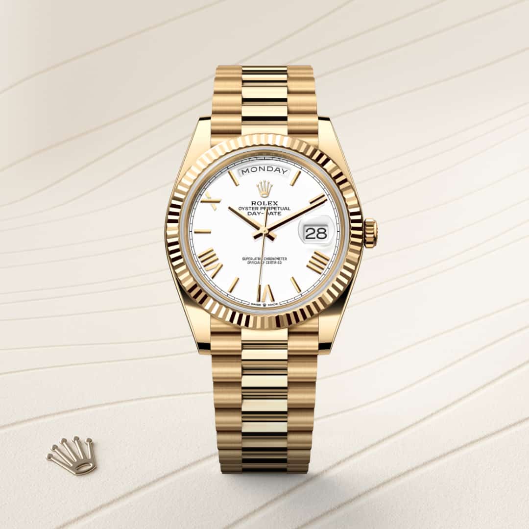 Rolex Day-Date 40 in 18 kt yellow gold with a white dial, fluted bezel, and President bracelet.