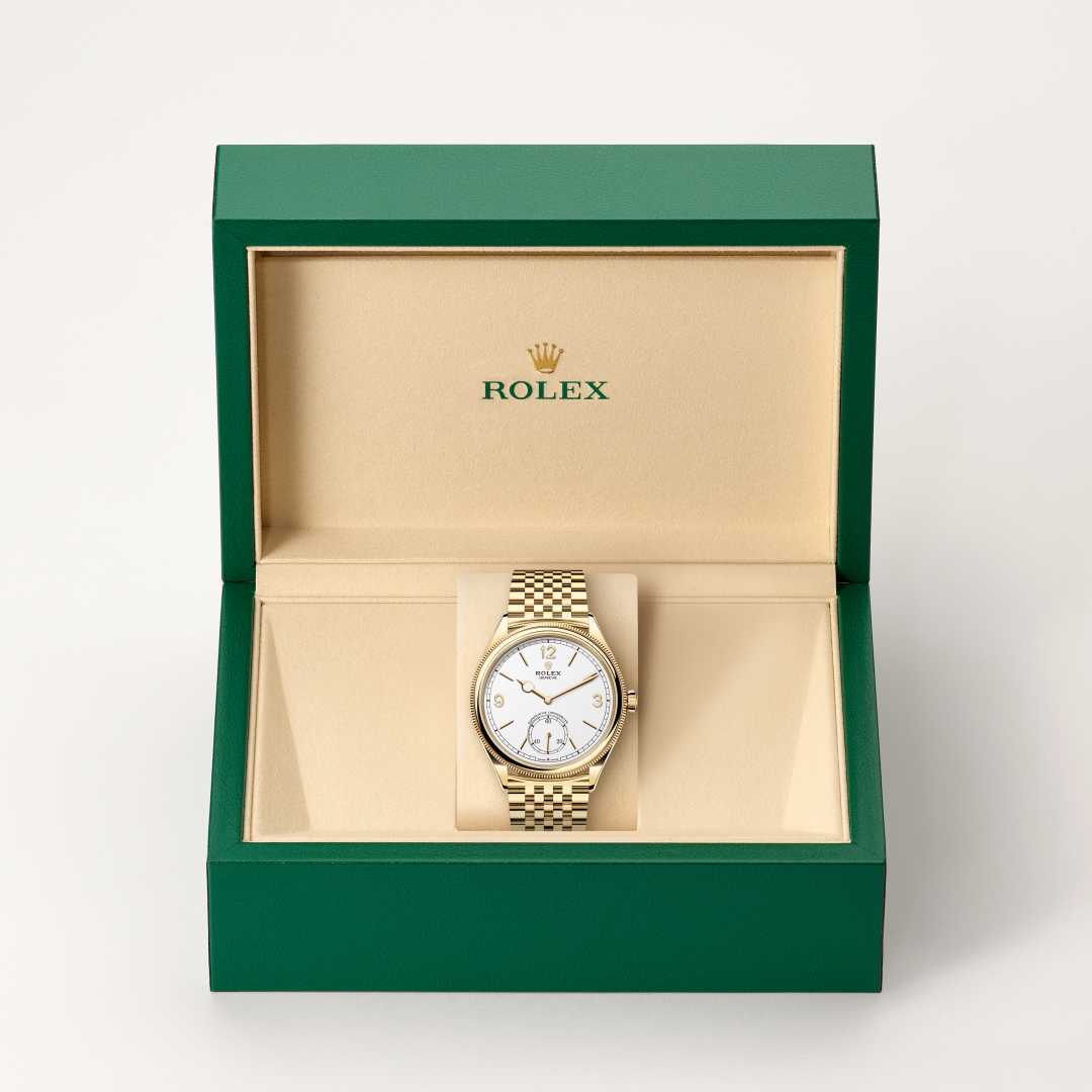 Rolex 1908 in 18 kt yellow gold with a intense white dial, domed and fluted bezel, and Settimo bracelet.