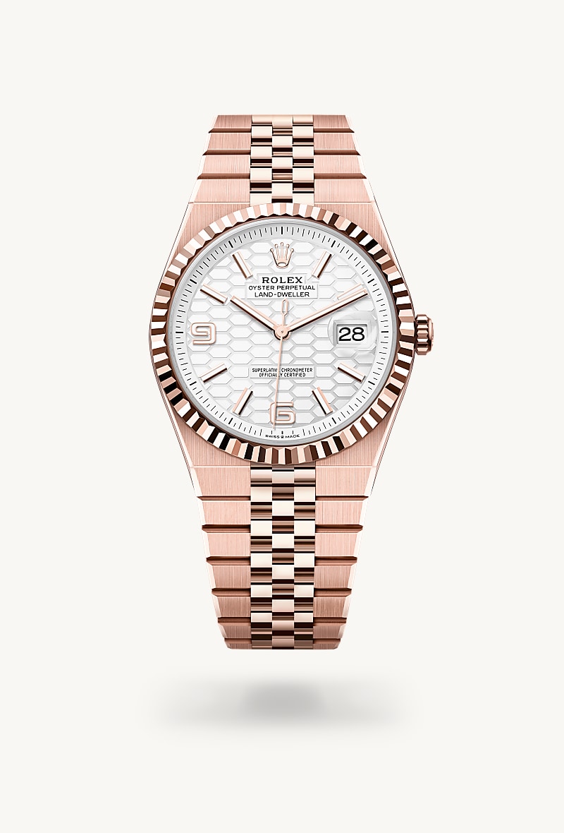 Rolex Land-Dweller 40 in 18 kt Everose gold with a intense white, honeycomb motif dial, fluted bezel, and Flat Jubilee bracelet.