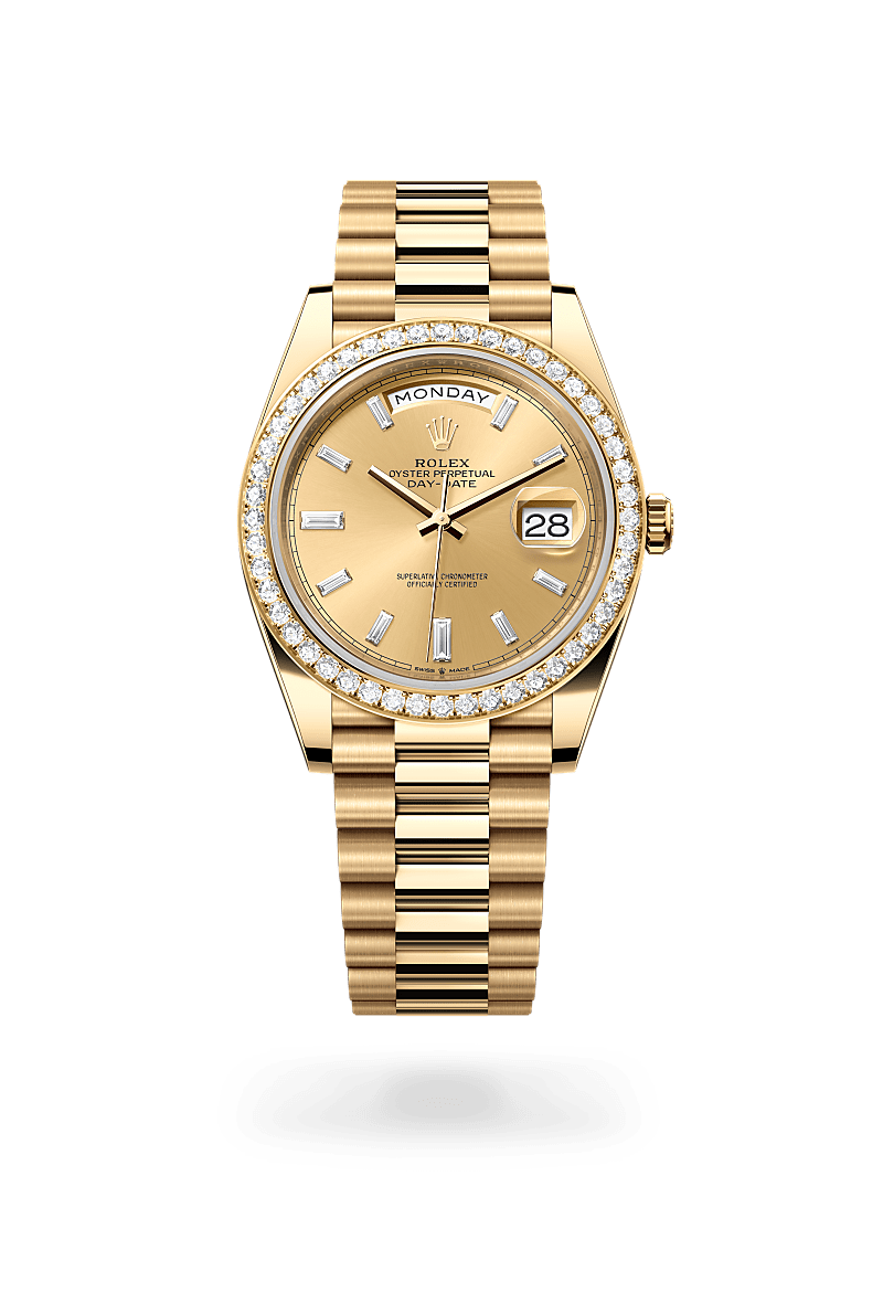 Rolex Day-Date 40 in 18 kt yellow gold with a champagne-colour set with diamonds dial, set with diamonds bezel, and President bracelet.